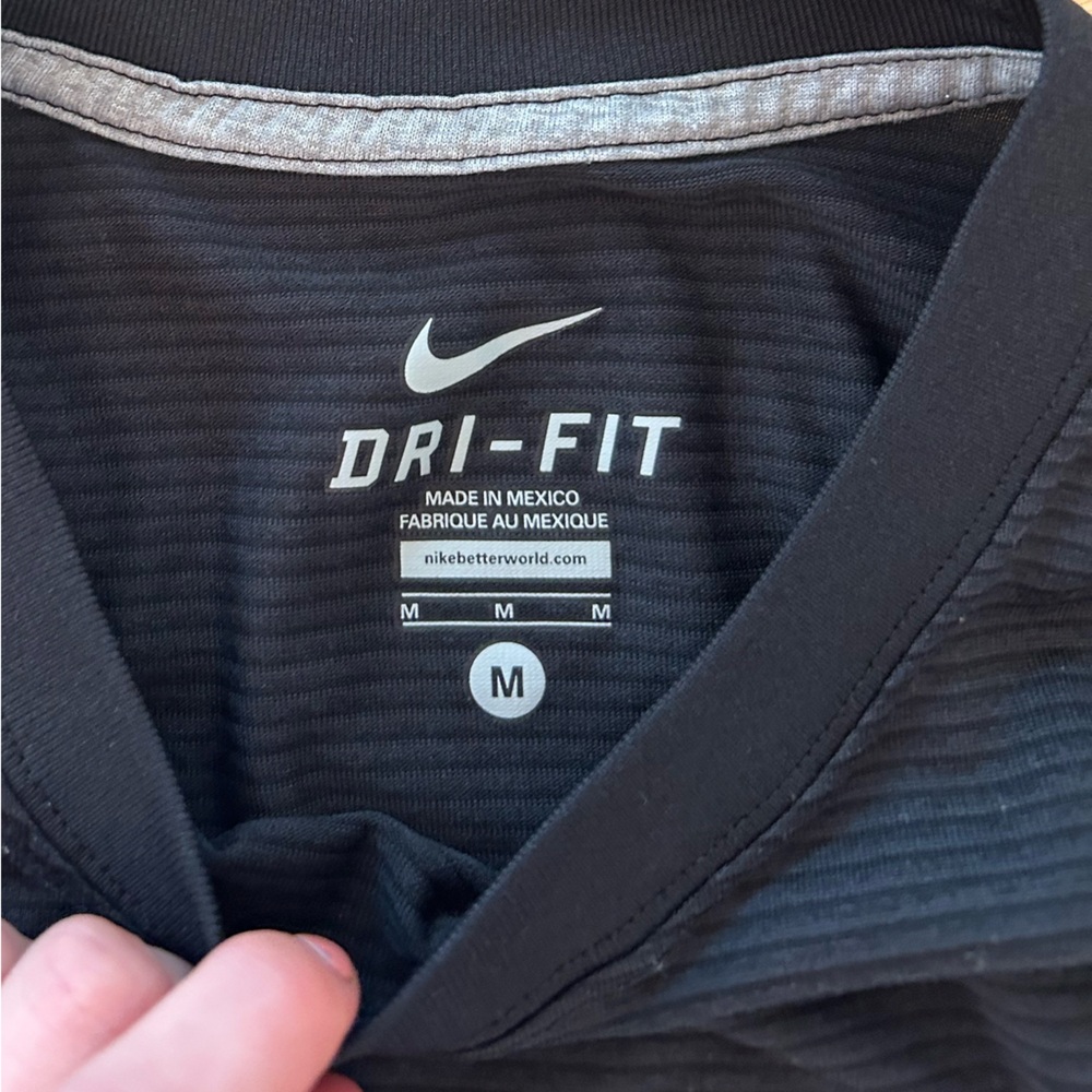 Nike Black Short Sleeve Tee Athletic Performance - Picture 2 of 3